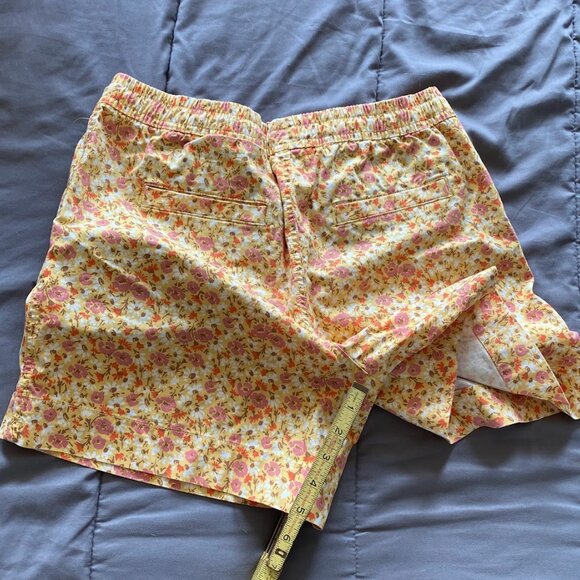 LL Bean Flowered Shorts (10) (All of my clothing is $5/$10) - Picture 3 of 4